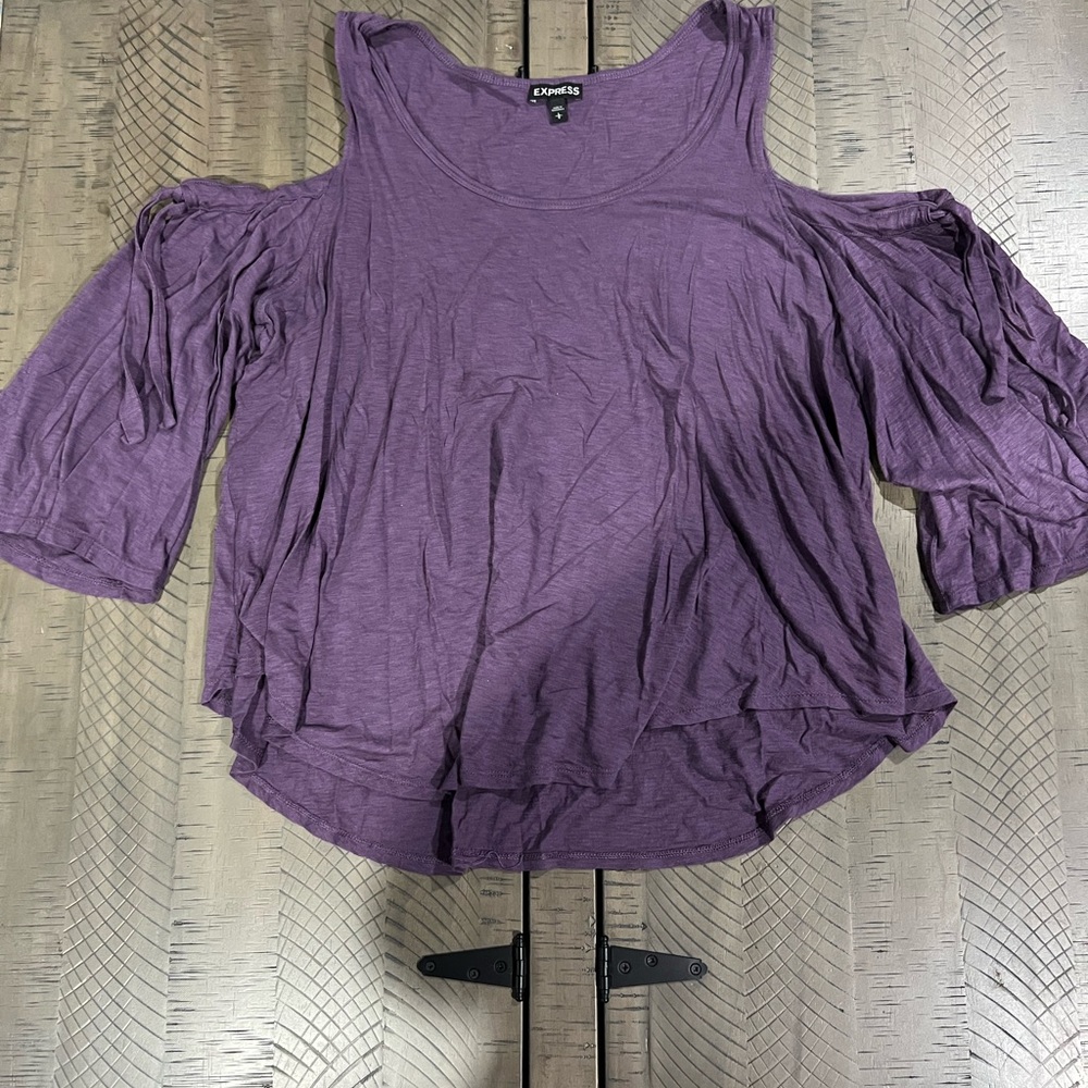 Express cut out shoulder flowy shirt